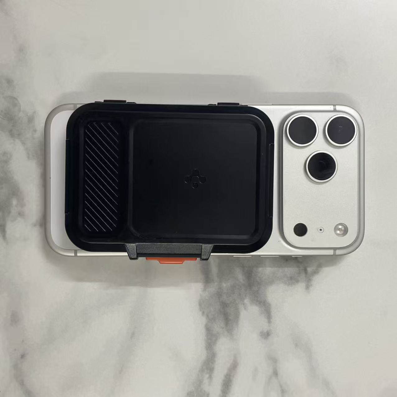 Spigen MagSafe対応ウォレット ヘビーデューティ - Heavy Equipment Bucket のレビューと価格