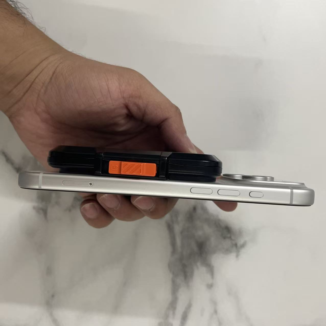 Spigen MagSafe対応ウォレット ヘビーデューティ - Heavy Equipment Bucket のレビューと価格